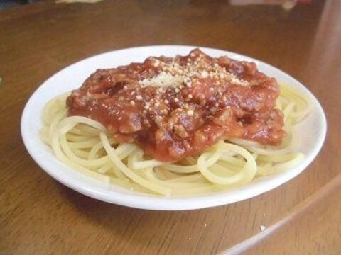 シンプルなミートソースパスタ